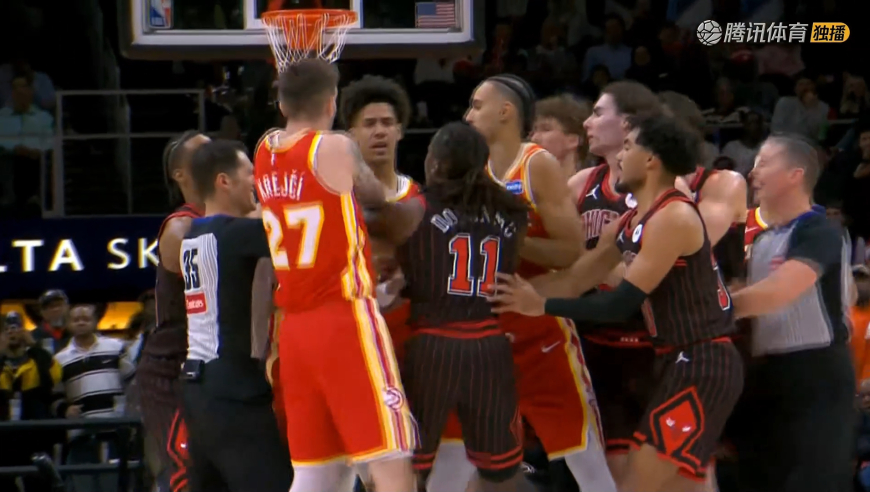 老鹰公牛冲突完整版：特雷杨摸道苏姆屁股引乱战 两人差点亲吻吃T