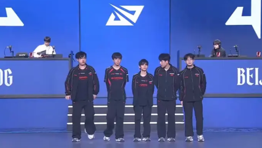 播放量腰斩！LPL 收视率创历史最低，曾经的电竞顶流怎么就凉了？