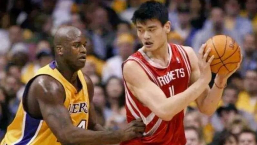 姚明打了8年NBA，如今每月能领到多少退休金？说出来你别不信