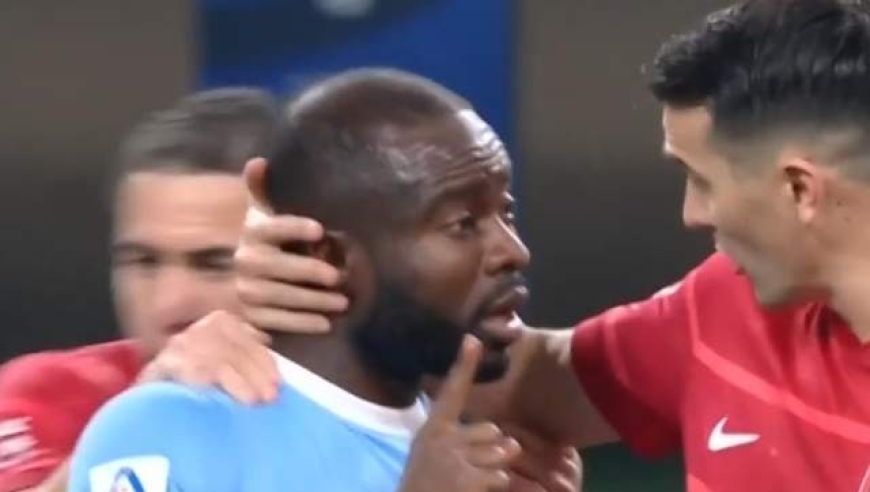 闹大了！阿奇姆彭在中超遭种族歧视：球迷已向国际足联举报！