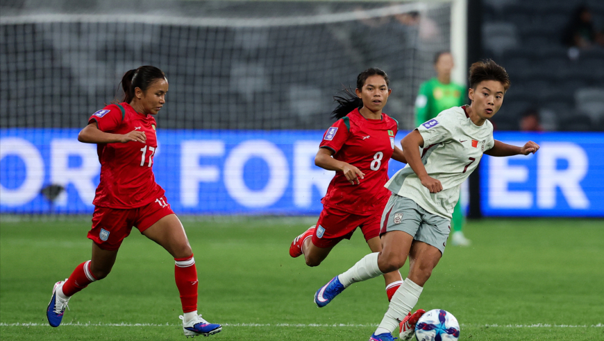 这都没有进！中国女足前场2打1，王霜打门被扑补射偏出