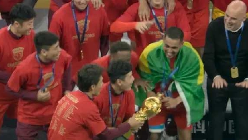 中超大结局！海港3连冠仅1天，3大名将或集体离开？武磊泪洒球场