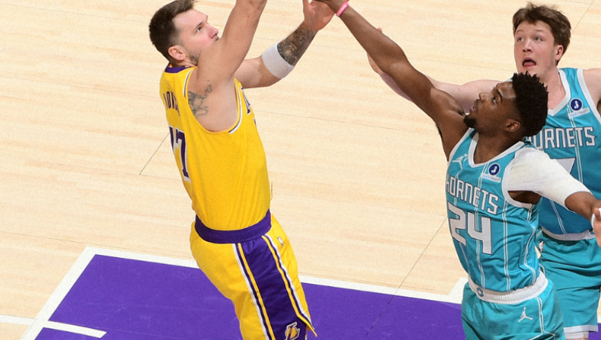 爆冷！湖人18分惨败鱼腩黄蜂，东契奇39分，球队有三个问题难解决