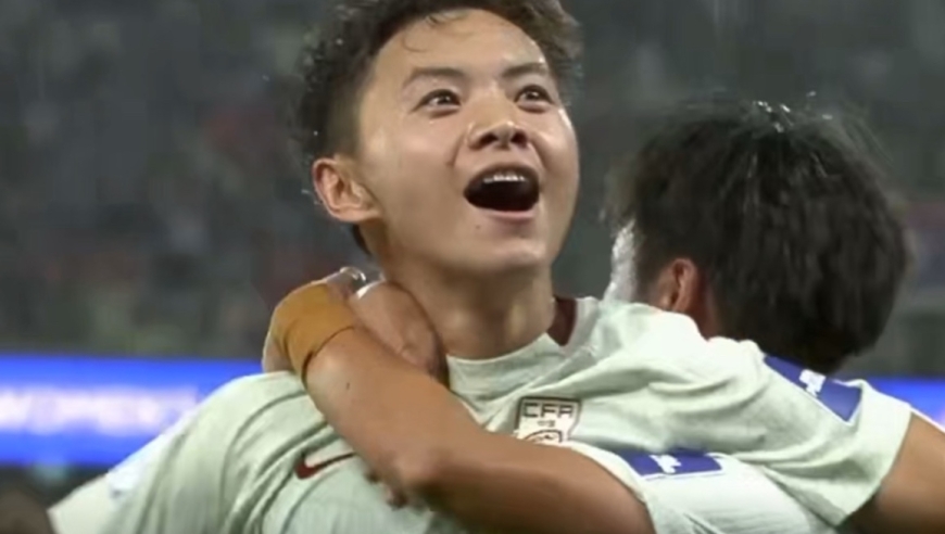 反超！王霜破门被判越位在先，VAR介入认定进球有效