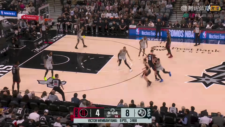 马刺18-9开局打停火箭 文班亚马2+1后霸气庆祝