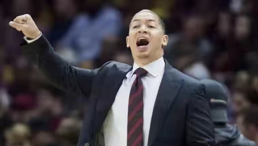 从6胜21负联盟倒数！现在19战16胜同期第一，放弃控卫之神太明智