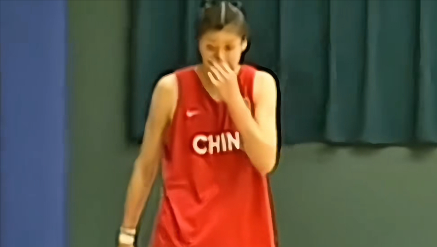 雪地里站成雪人、攒200枚奥运章，姚明追爱叶莉也太疯狂了｜姚明传奇