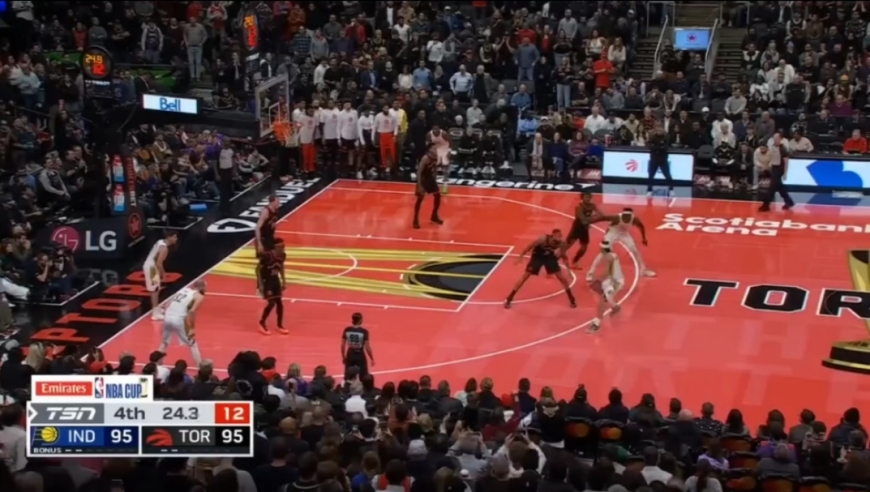 全场起立观看！还原英格拉姆终场前0.6秒绝杀步行者全过程，球迷兴奋跳舞