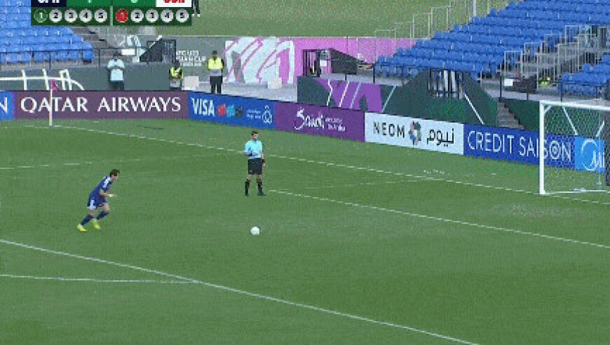 活久见！约旦门将扑点后庆祝，不料皮球仍飞入球门进球有效