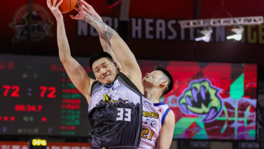 广东旧将立功了！生死时刻抢到前场篮板打中2分，带队掀翻广厦