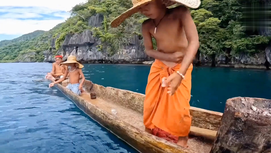 菲律宾十岁的小孩就开始挣钱养家了，一天的收入绝对能让你惊讶