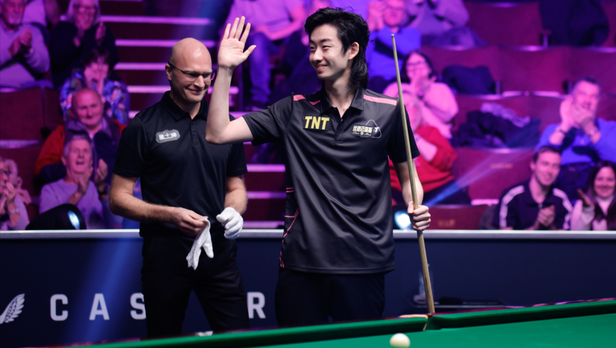 10秒出杆 吴宜泽左右开弓狂轰141分 观众疯狂呐喊