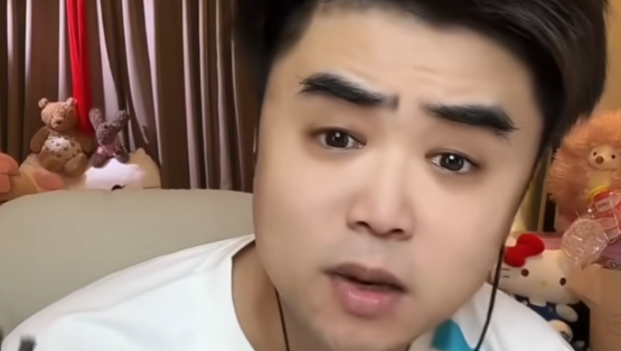 BLG落后BFX时，AL经理送礼物遭质问：BLG输了你很开心吗