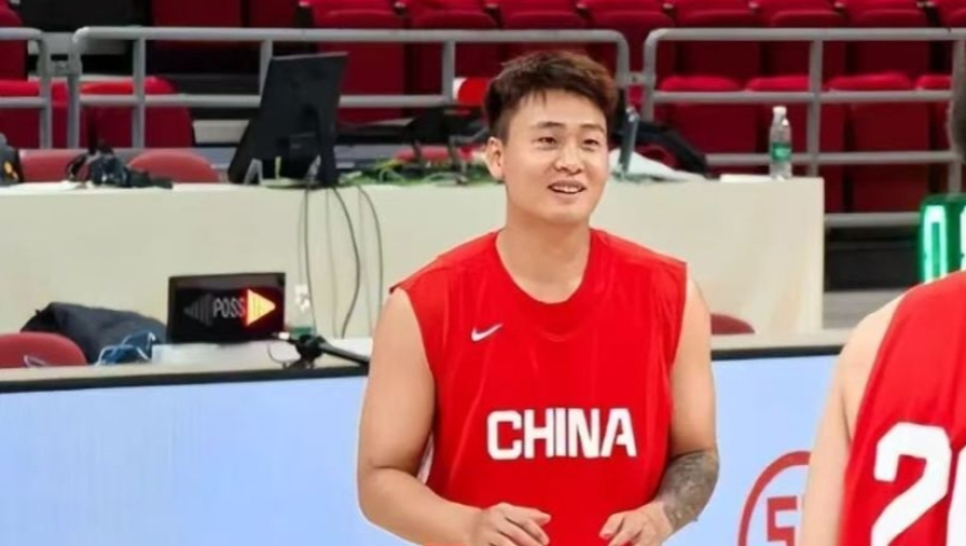 男篮13名球员出征韩国，胡明轩连续拉胯，徐杰应该进入国家队
