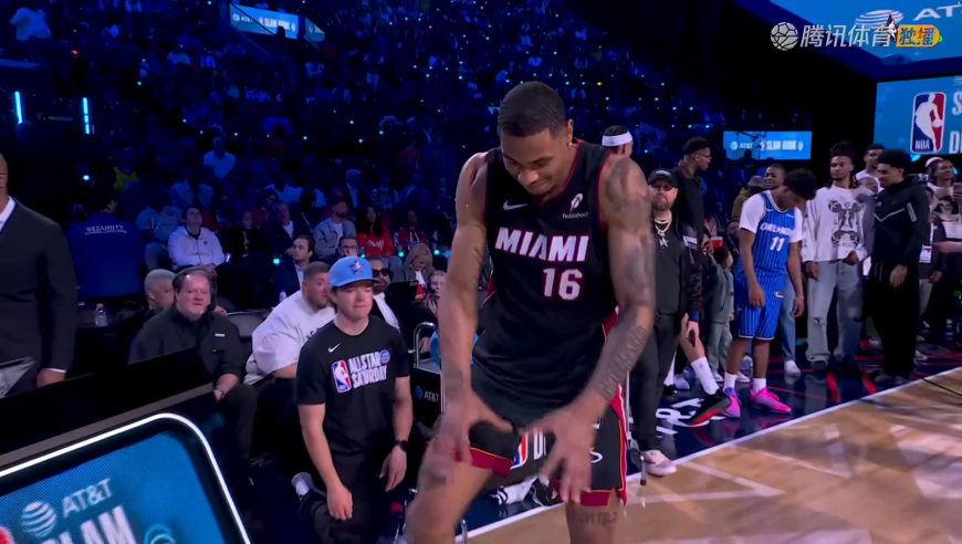 扣篮大赛决赛第二扣：热火约翰逊罚球线内一步风车暴扣