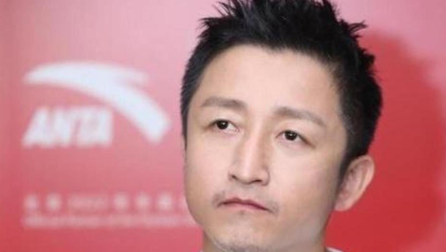 瘦死骆驼比马大！败光2亿后，邹市明一家国外度假 冉莹颖膘肥体壮