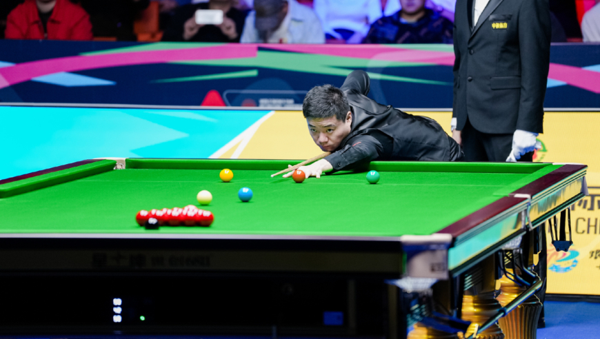 丁俊晖对手 薄边击球失误 没想红球回弹发生超戏剧一幕