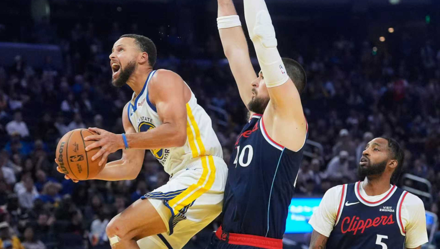 29日官方十佳球：库里声东击西妙传骗过哈登 字母举火烧天暴扣