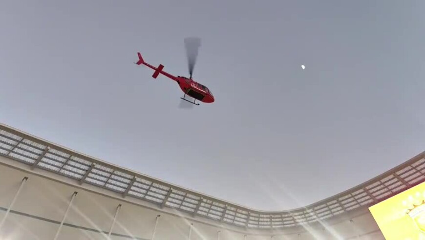 海港举办赛季总结会，王燊超乘直升机带冠军奖杯入场