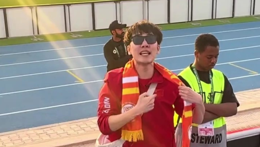 重温U23国足高燃喊话！球员拼劲拉满，球迷喊话沸腾全场