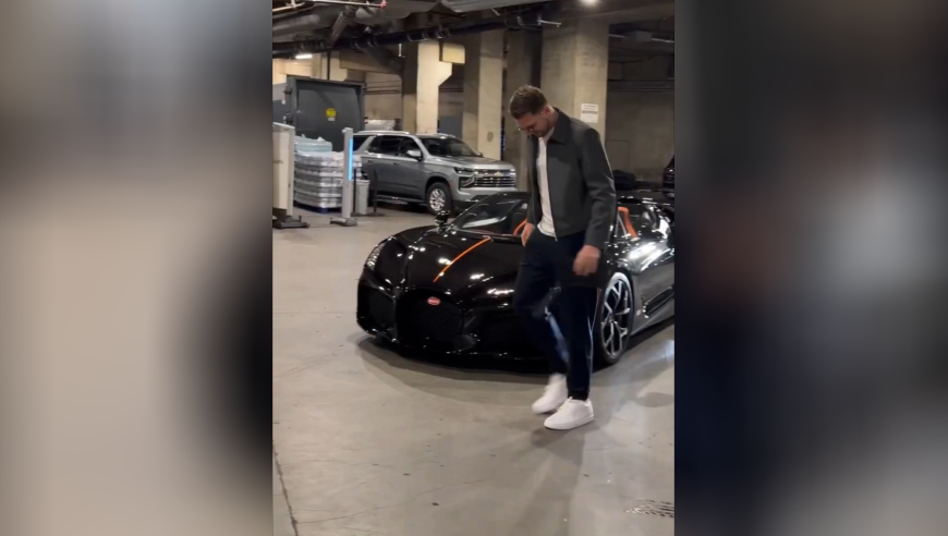 全球限量99辆！东契奇将布加迪跑车开进球馆：帅气亮相战旧主