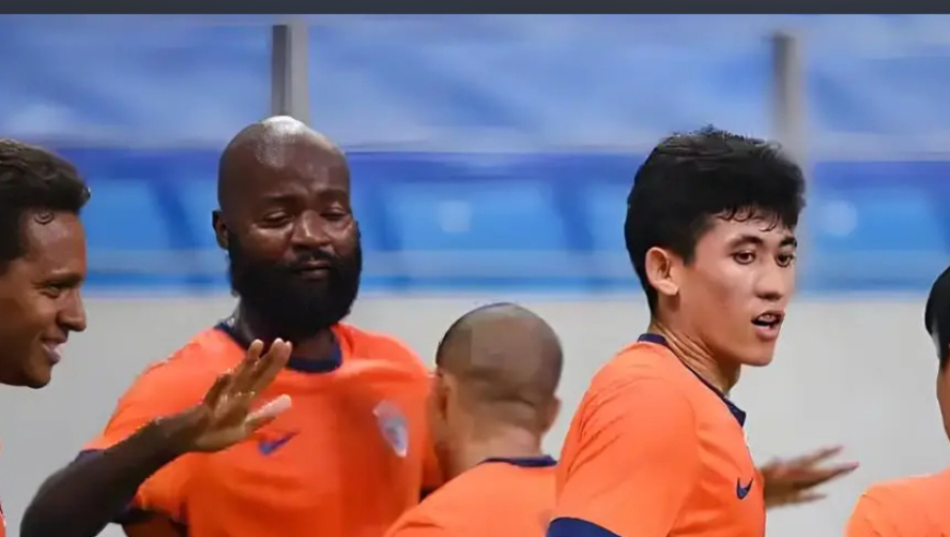 玩大了？媒体人曝中超球星丑事：比赛前去见女友，回来满裤裆都是血