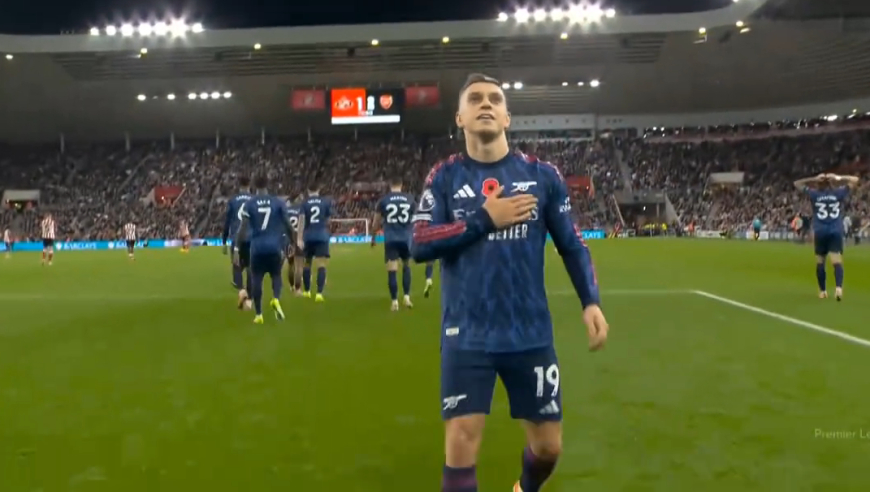 超级黑马！慢镜还原桑德兰第94分钟逆天绝平阿森纳，全场沸腾庆祝