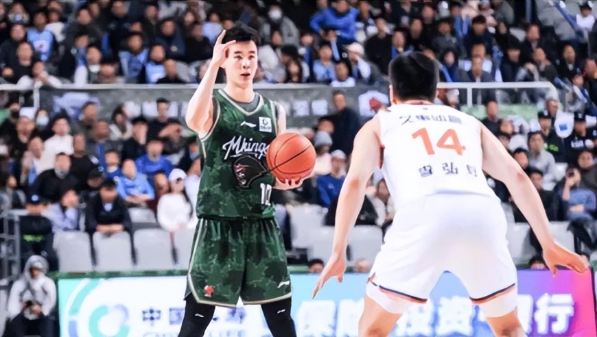 0分，又是0分！两场怒砍0分+上空篮三不沾，35岁高薪锋线坑惨卢伟