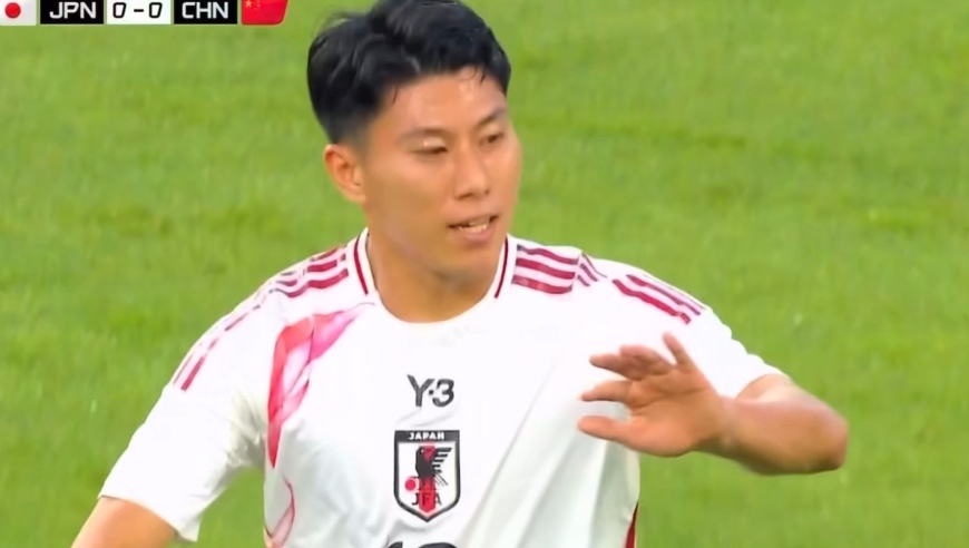 国足守了11分钟丢球！日本球员停球转身爆射死角，颜骏凌飞身没碰到球