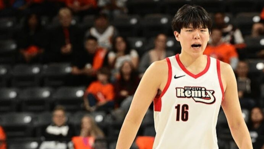 22分大逆转！杨瀚森首秀爆发！30分钟砍下8+13+4