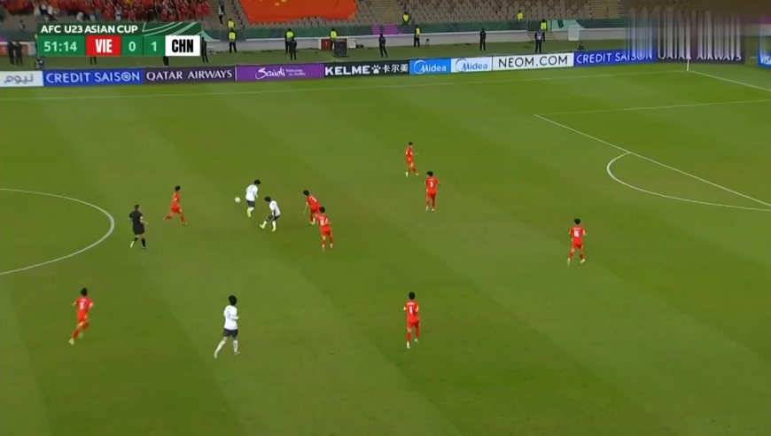 太帅了！慢镜还原U23国足1v5逆天世界波破门，越南全队傻眼了