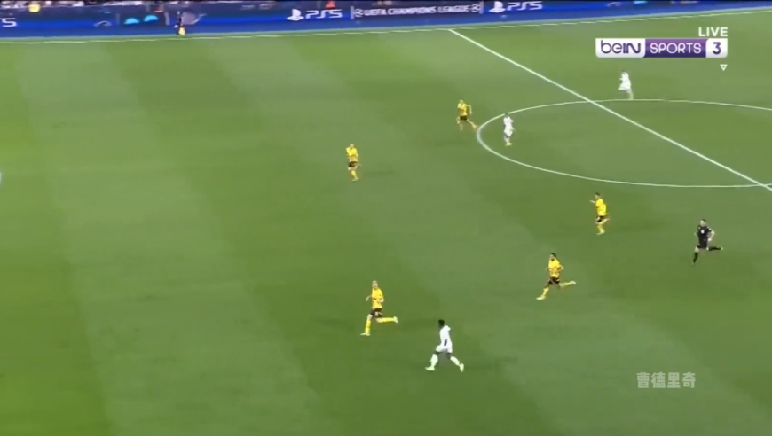 当今足坛十大快马，速度与激情的激烈碰撞｜体坛记忆