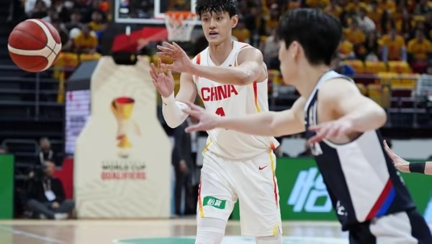 全场2分！男篮锋霸被完爆，球迷：你能打NBA李贤重就是NBA全明星