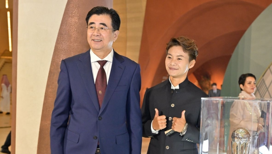 争议！王霜无缘亚洲足球小姐，输给亚冠手下败将，宋凯白跑了一趟