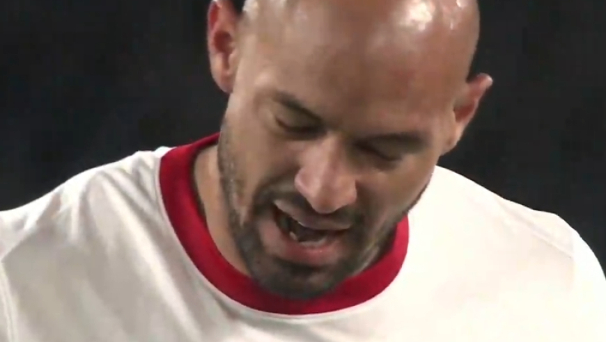 成都蓉城噩梦开局！两人连环失误，刘殿座扑球脱手，费利佩连摇头