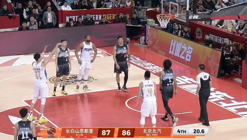 北京吉林最后时刻：周琦关键两罚不中 绝杀球不给队友尴尬三分打铁