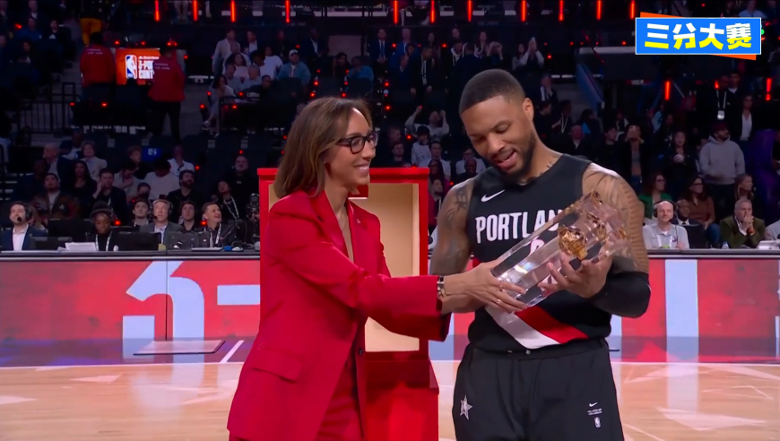 三分大赛三冠王！利拉德三分大赛决赛vs布克 后者错失绝杀一球
