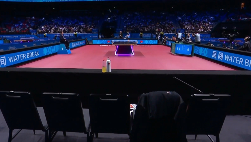 争议操作！孙颖莎申请换衣直接消失超长时间 邓亚萍都聊不下去了