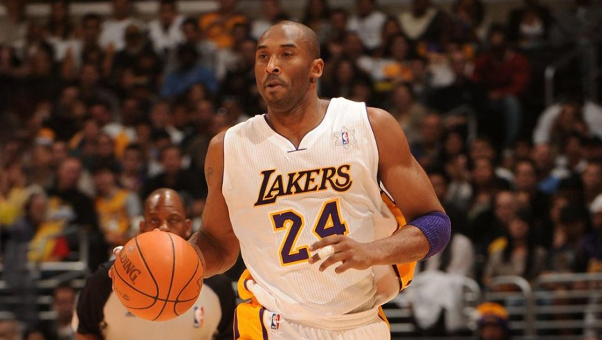 全是经典！科比生涯圣诞大战十佳球：极限丝滑反扣+海底捞月拉杆