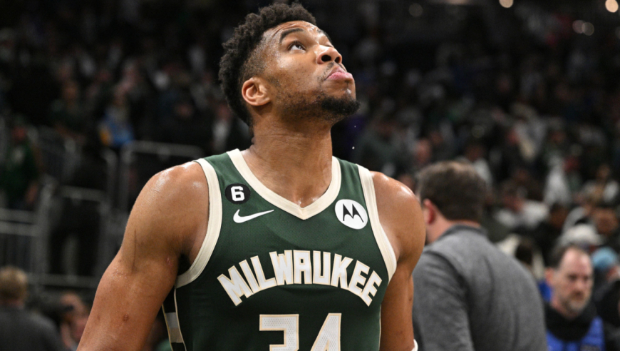 逆天！字母哥末节生死时刻面对包夹后仰跳投压哨绝杀步行者