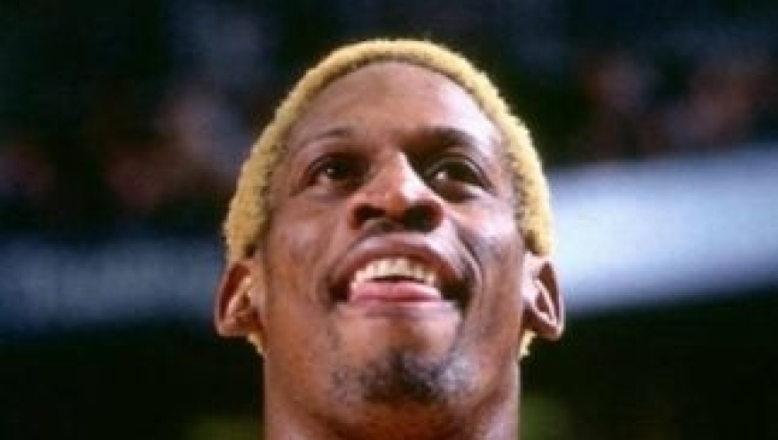 体坛记忆｜罗德曼情史解密！ 天后麦当娜倒追大虫，女星卡门爱的死去活来，湖人千金对其十分上头，罗德曼到底为什么这么受女人欢迎？