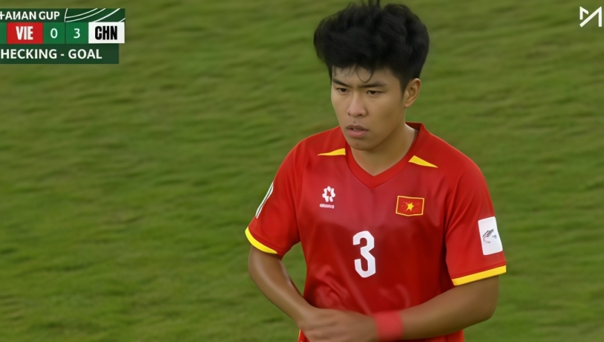 黄健翔功不可没！球迷实拍拜合拉木被打+致使越南球员染红全过程