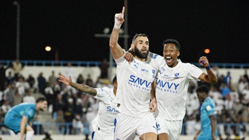 C罗罢赛都怪本泽马 新月首秀就戴帽3分领跑沙特超 创造两大纪录