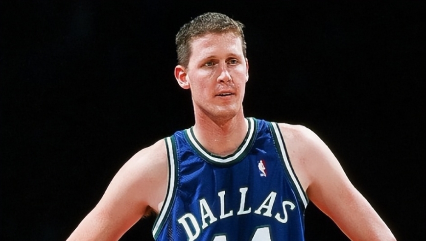 当年在NBA比姚明还更高的布拉德利，现在却瘫痪了？