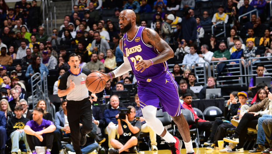 41岁三双历史首人！詹姆斯28+10+12集锦：首节狂轰14+6