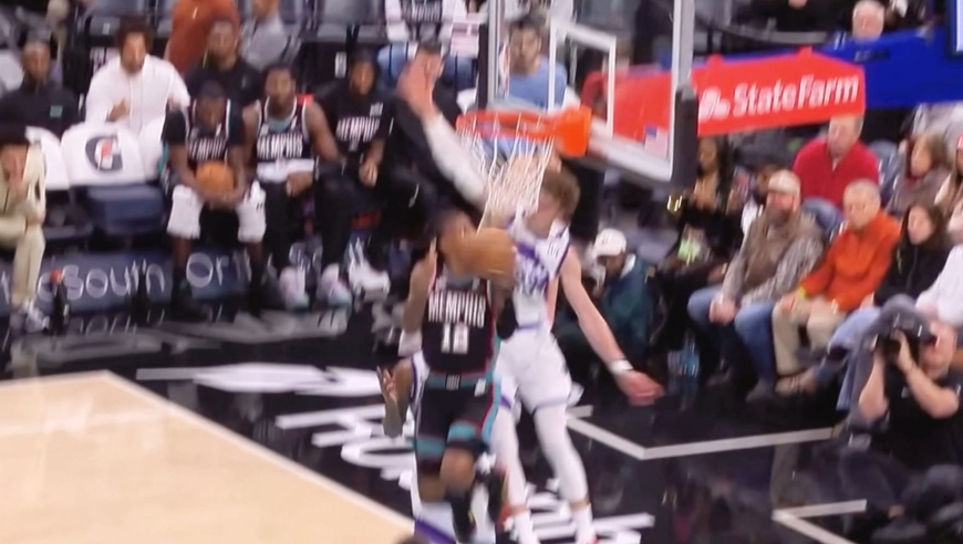 12月13日NBA十佳球｜库里蝴蝶穿花戏耍法棍，莫兰特回归送上球场华尔兹