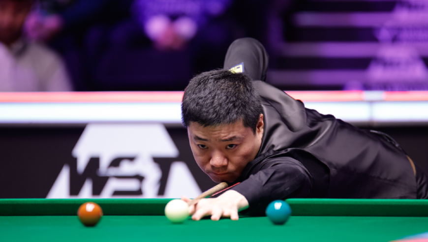 离大谱！丁俊晖打丢小学生红球 2-6不敌特鲁姆普 提前握手离场