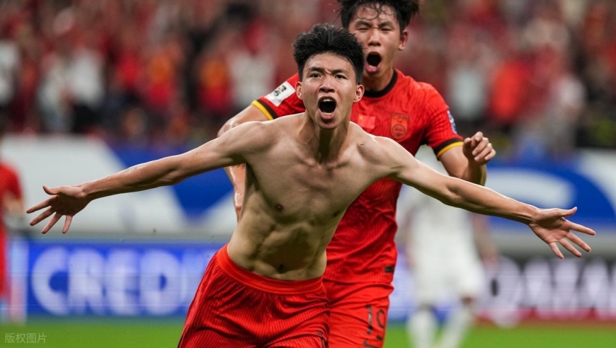 国足1比0战胜中国香港，四位新人发挥出色，赛后赢得认可