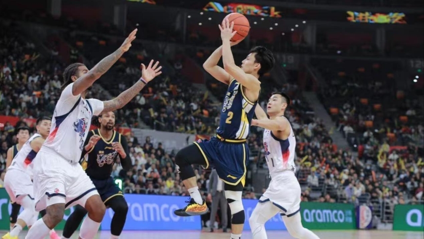 被打服？赛后邱彪大夸广东队一人：他的进步有目共睹，我也很高兴