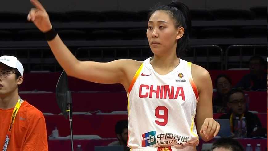 光好看没用！3战三分6中0，大空位不敢投，球迷：完全没进攻能力